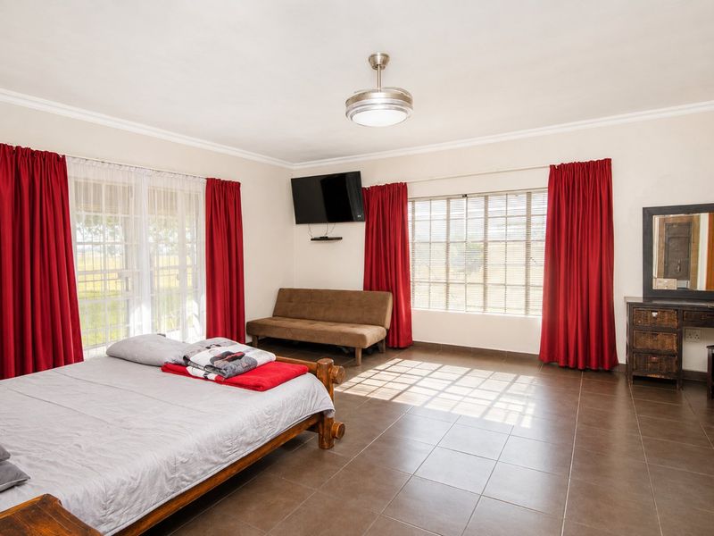 Secure Plot with Spacious 5 Bedroom House - Photo 3