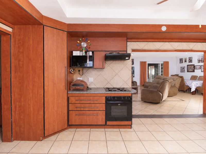 Secure Plot with Spacious 5 Bedroom House - Photo 2