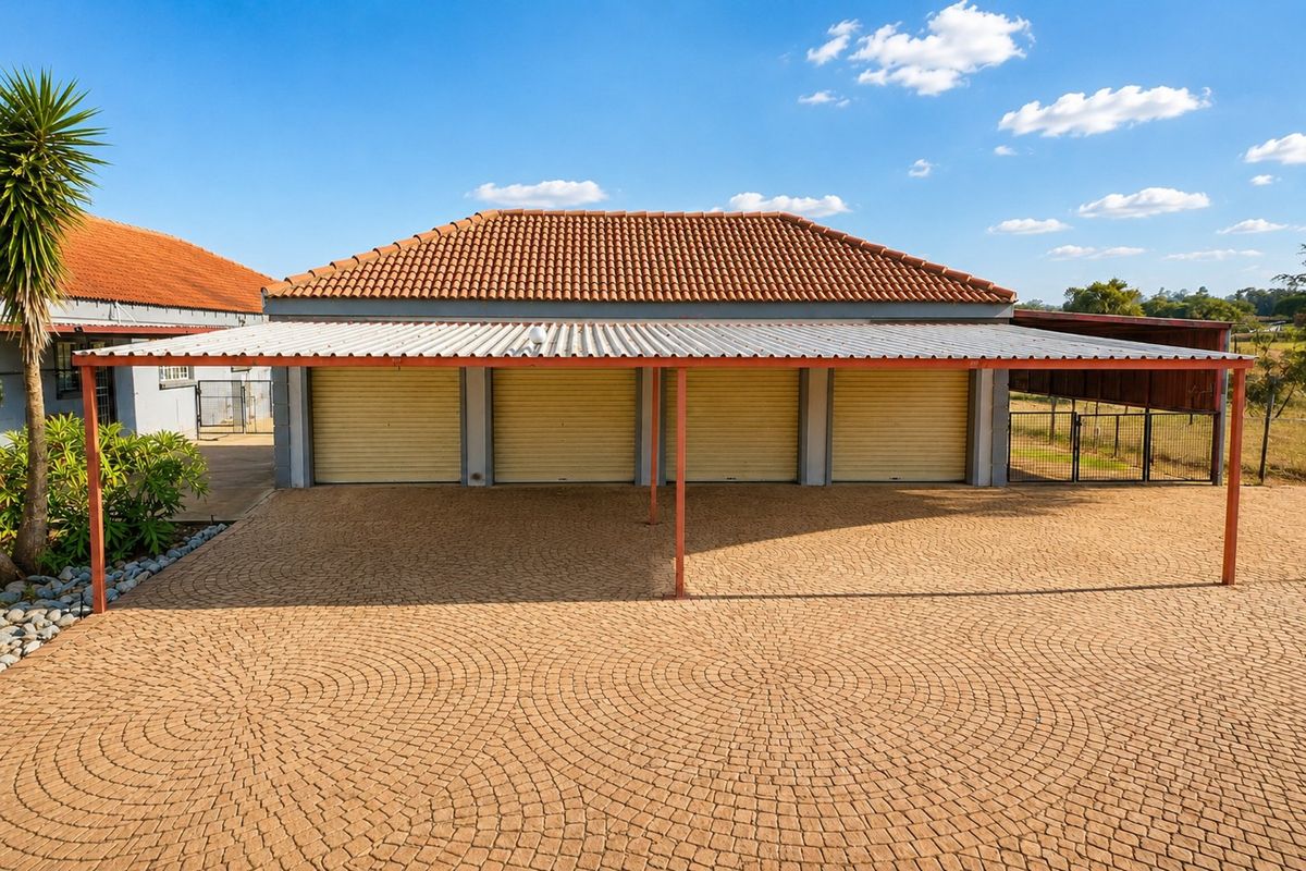 Secure Plot with Spacious 5 Bedroom House - Photo 5