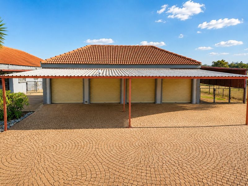 Secure Plot with Spacious 5 Bedroom House - Photo 5