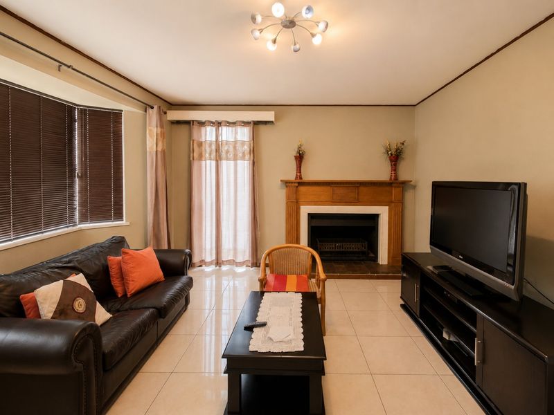 Elegant Edenglen home with space and security in sought after boomed off area! - Photo 5