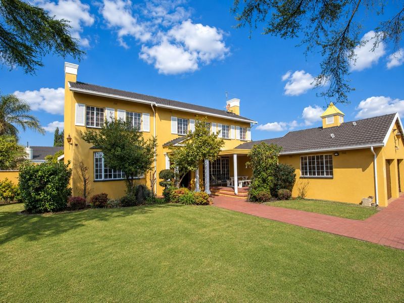 Elegant Edenglen home with space and security in sought after boomed off area! - Photo 2