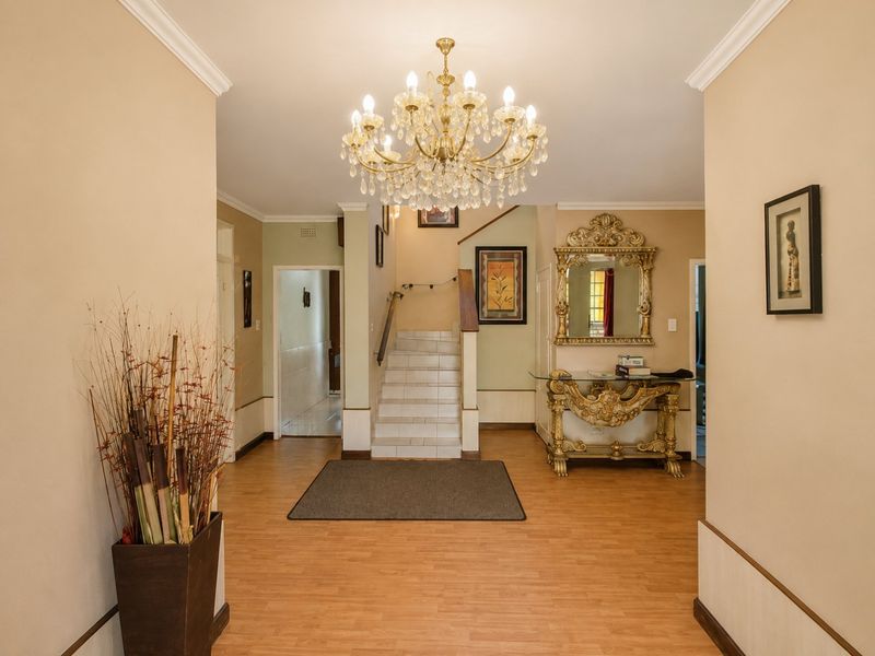 Elegant Edenglen home with space and security in sought after boomed off area! - Photo 4