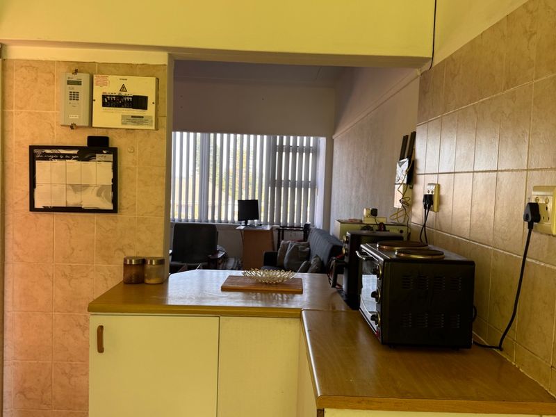 Spacious 2-Bedroom Apartment for rent in Sought-After Boston Bellville  - Photo 7