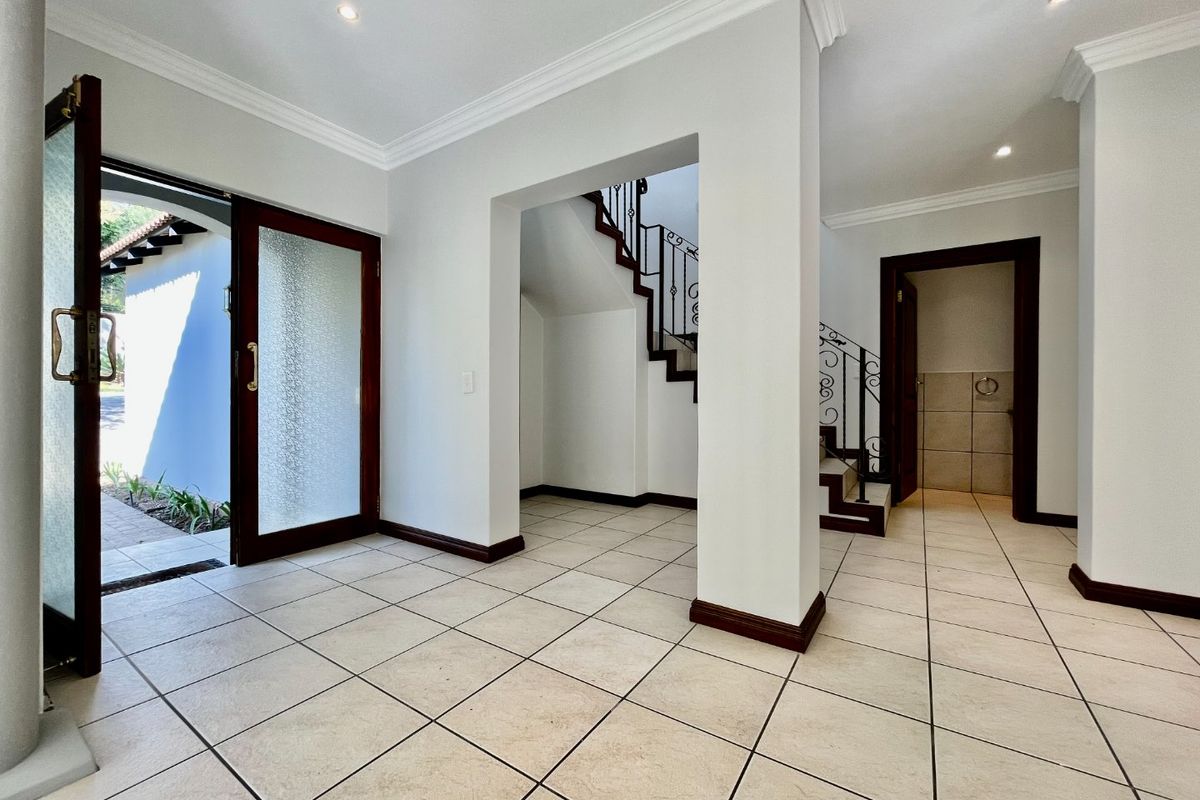 Quality-Built Residence for Rent in Kyalami - Photo 3
