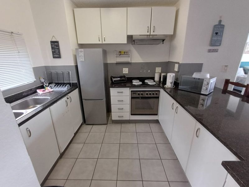 Renovated 2 bedroom apartment with direct beach access - Photo 5