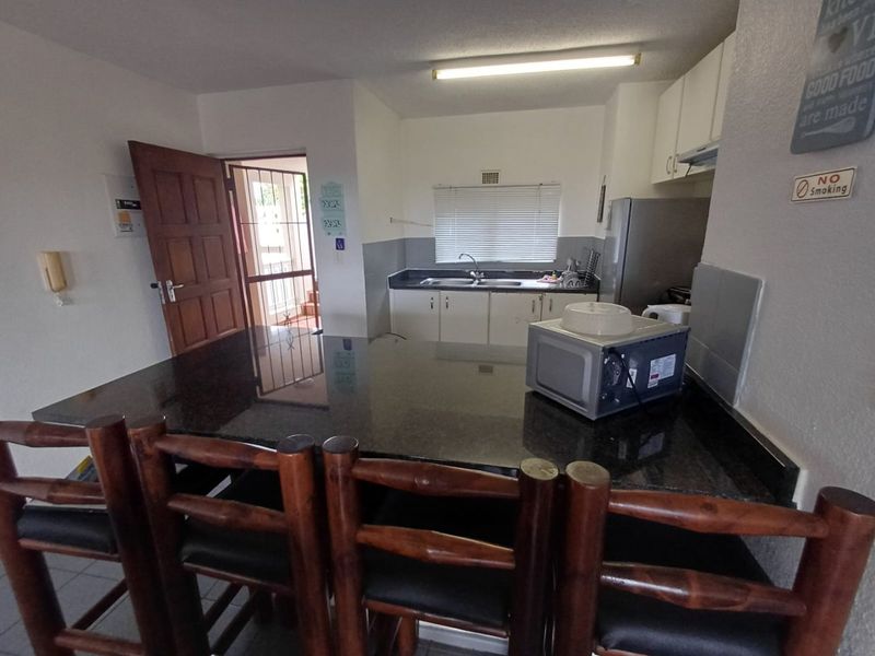 Renovated 2 bedroom apartment with direct beach access - Photo 9