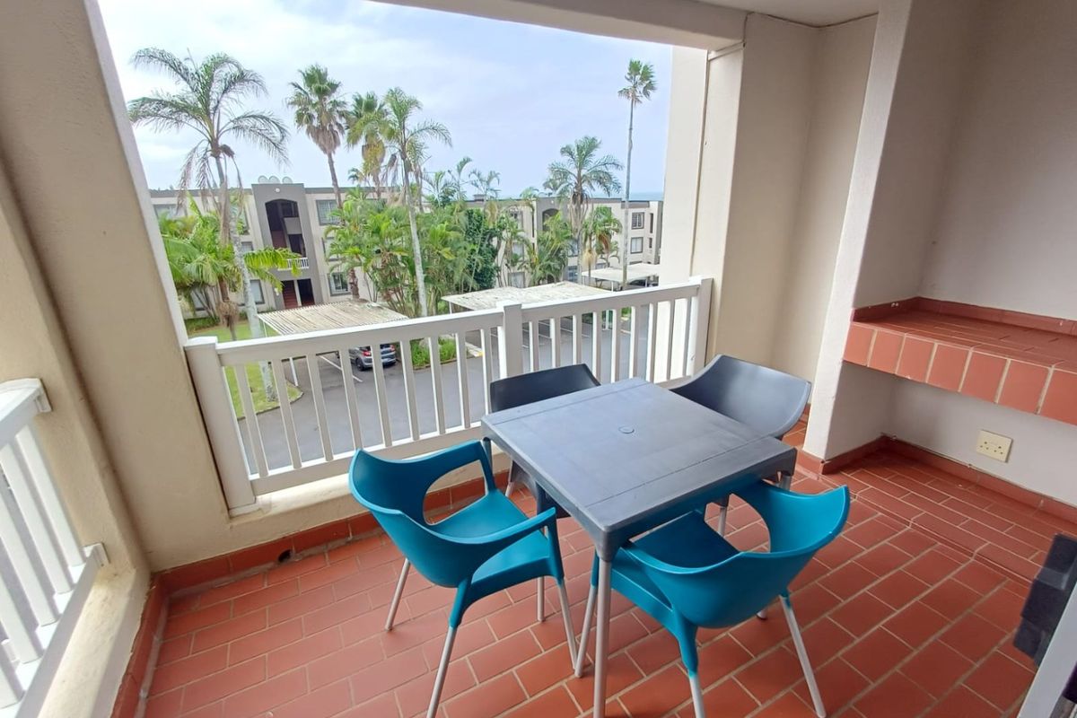 Renovated 2 bedroom apartment with direct beach access - Photo 2