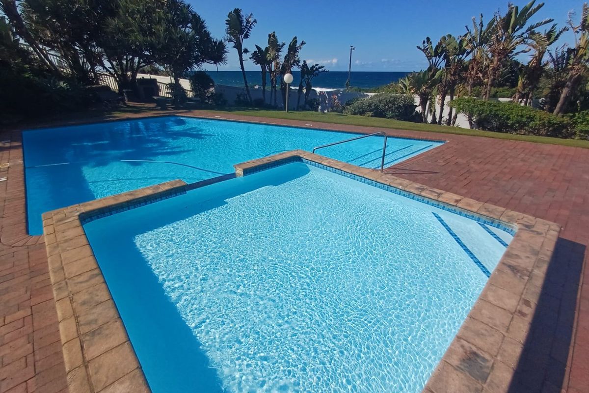 Renovated 2 bedroom apartment with direct beach access - Photo 4