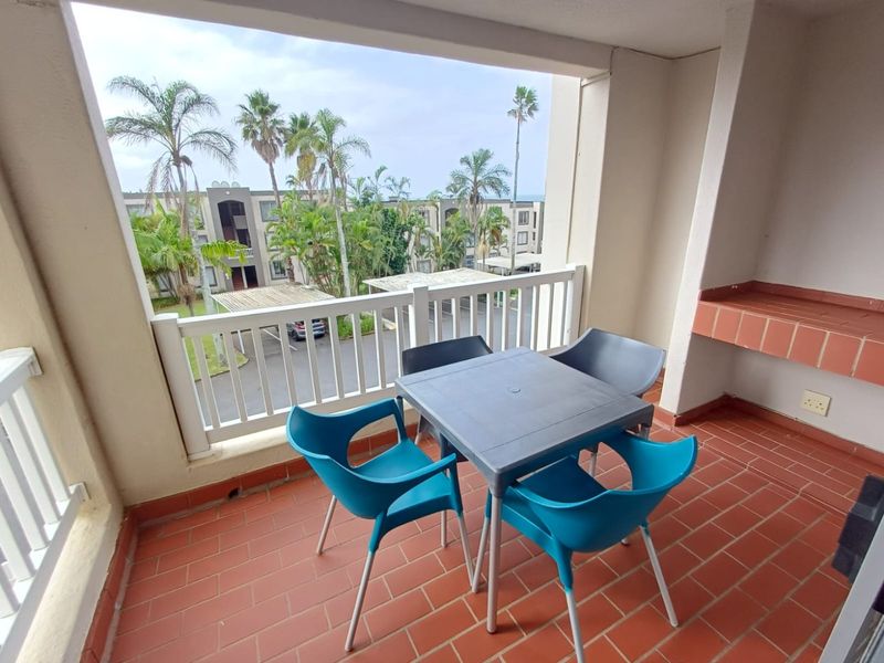 Renovated 2 bedroom apartment with direct beach access - Photo 2