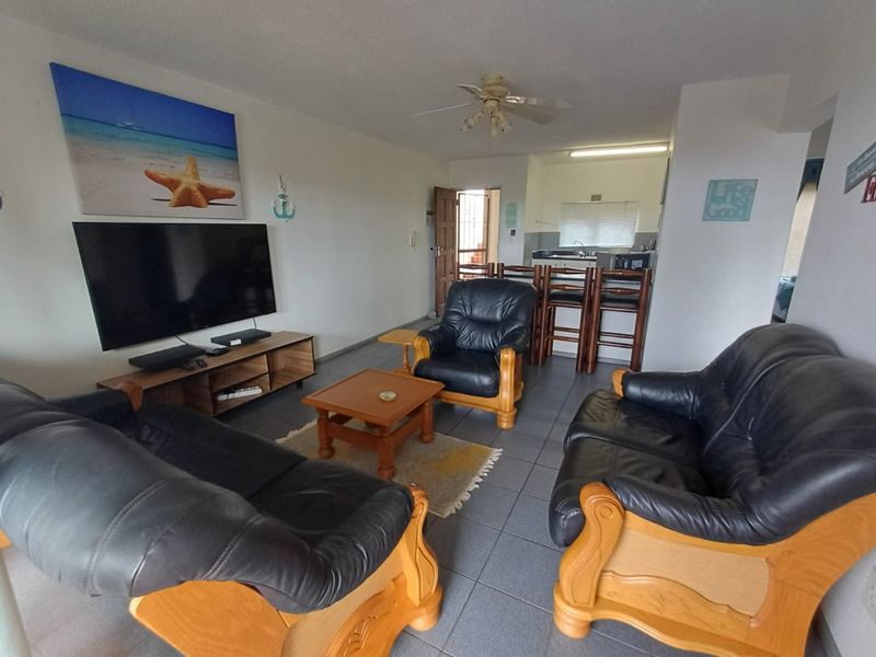 Renovated 2 bedroom apartment with direct beach access - Photo 10