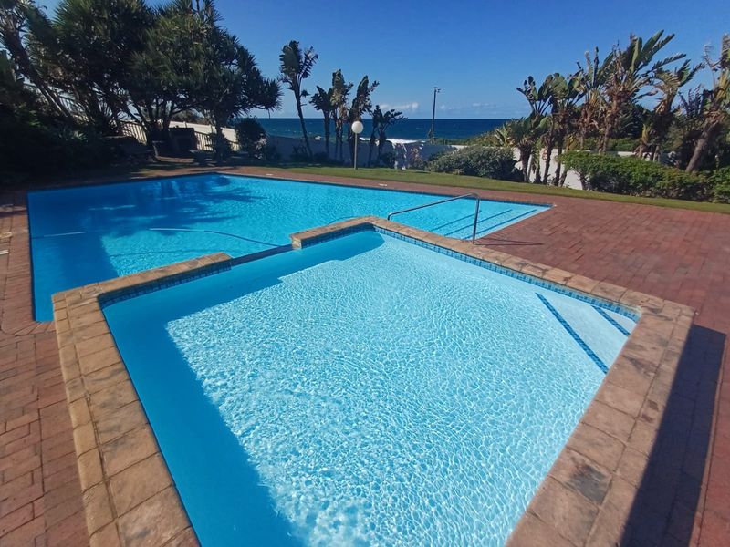 Renovated 2 bedroom apartment with direct beach access - Photo 4