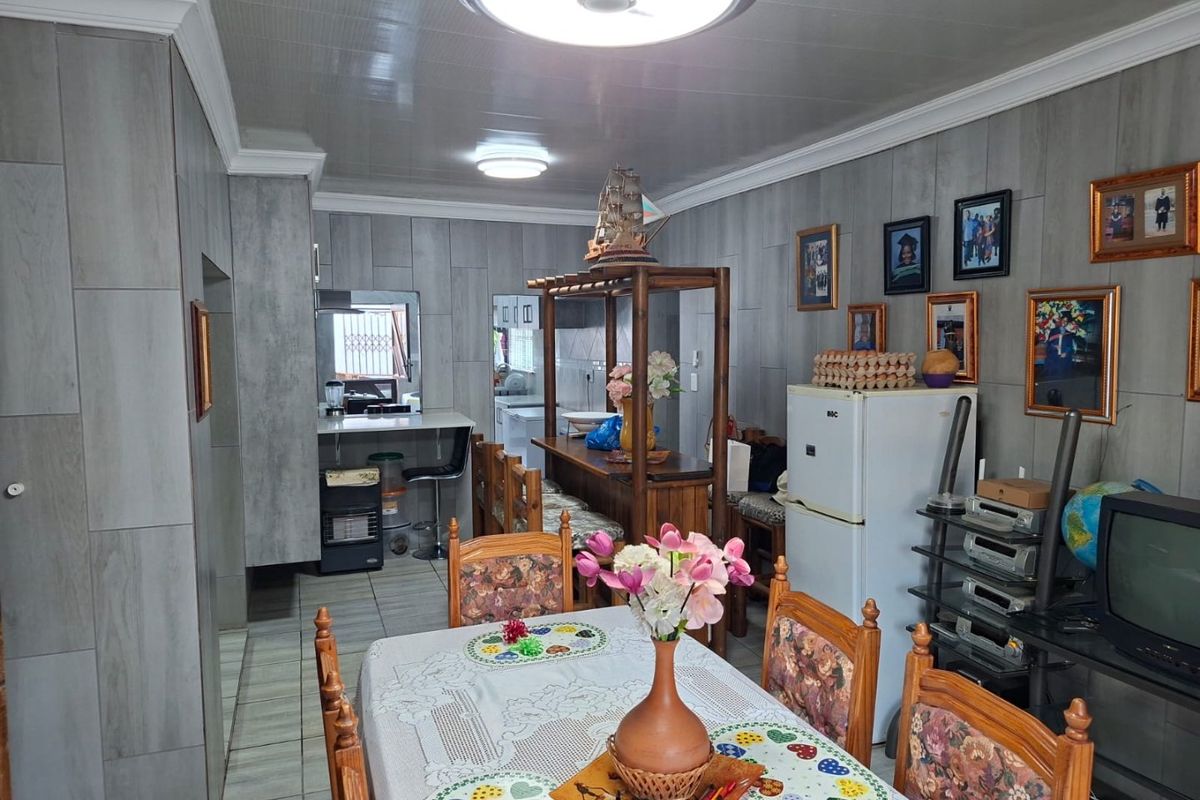 3 bedroom house with ensuite for sale in Mountain View  - Photo 5