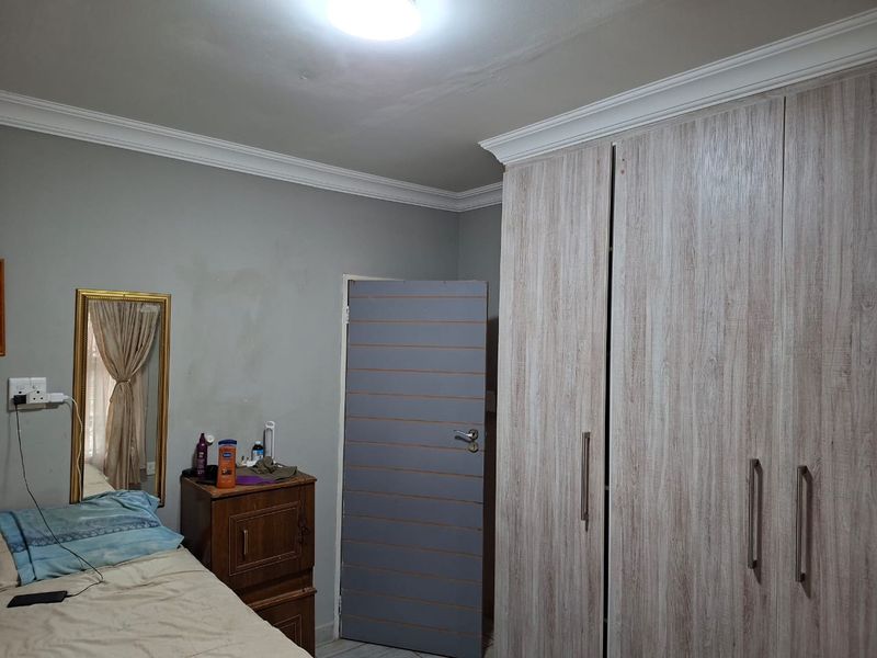 3 bedroom house with ensuite for sale in Mountain View  - Photo 6