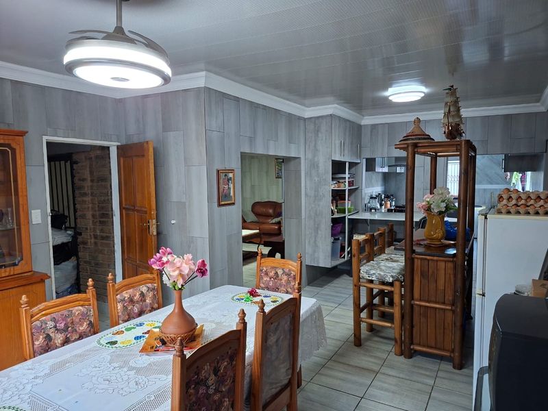 3 bedroom house with ensuite for sale in Mountain View  - Photo 9