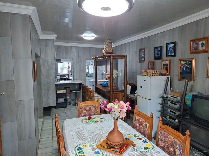 3 bedroom house with ensuite for sale in Mountain View  - Photo 5
