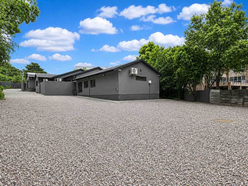 The perfect home, home based business, commercial or investment property - Photo 7