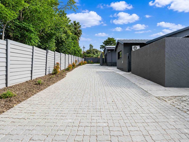 The perfect home, home based business, commercial or investment property - Photo 8