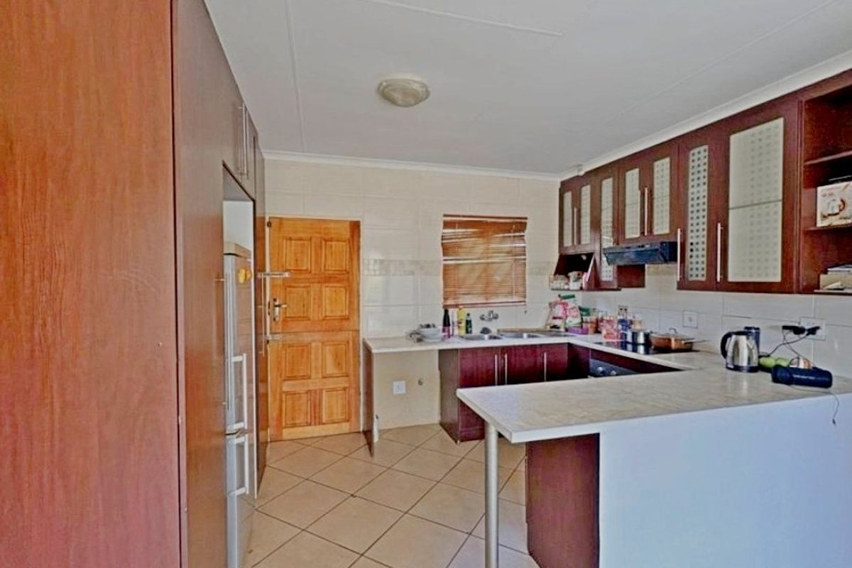 Lovely 3-Bedroom Family Home for Sale - Photo 4