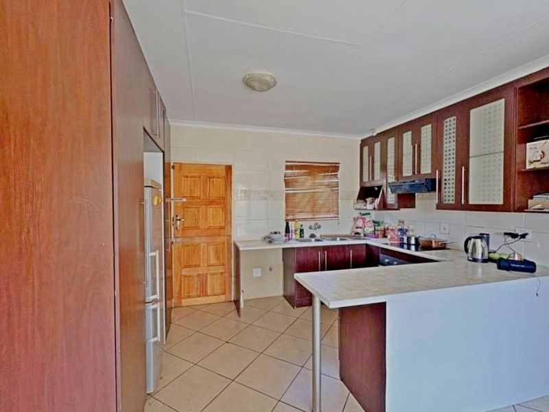 Lovely 3-Bedroom Family Home for Sale - Photo 4