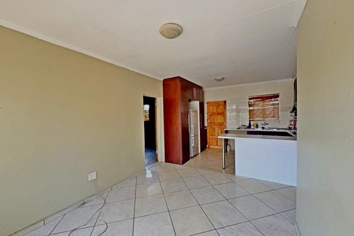 Lovely 3-Bedroom Family Home for Sale - Photo 3