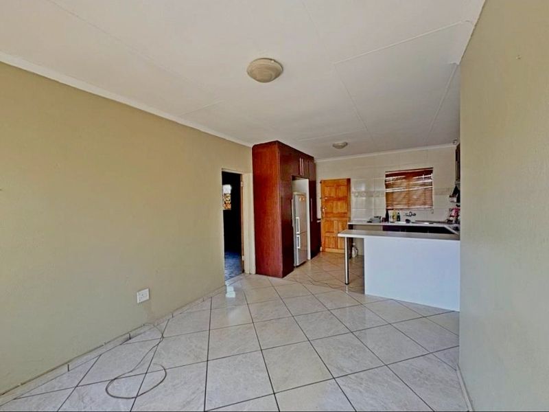 Lovely 3-Bedroom Family Home for Sale - Photo 3