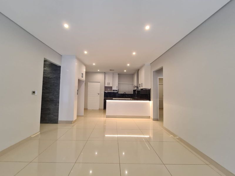 Renovated Garden Apartment in a Secure Izinga Estate for rent. - Photo 3