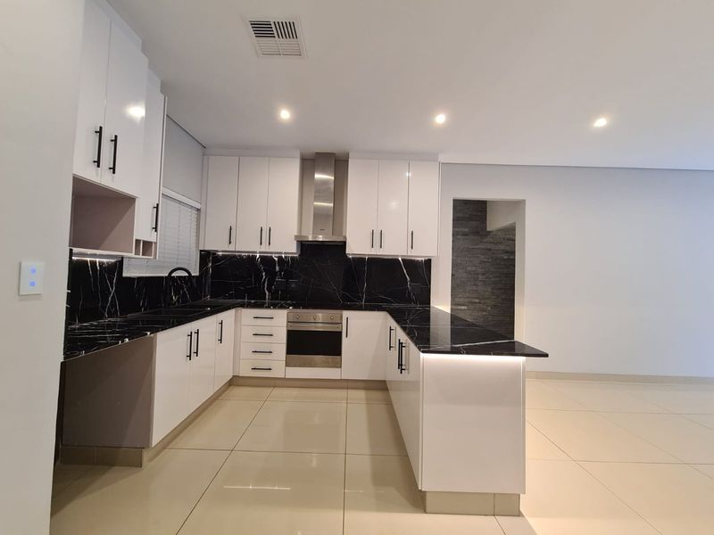 Renovated Garden Apartment in a Secure Izinga Estate for rent. - Photo 5