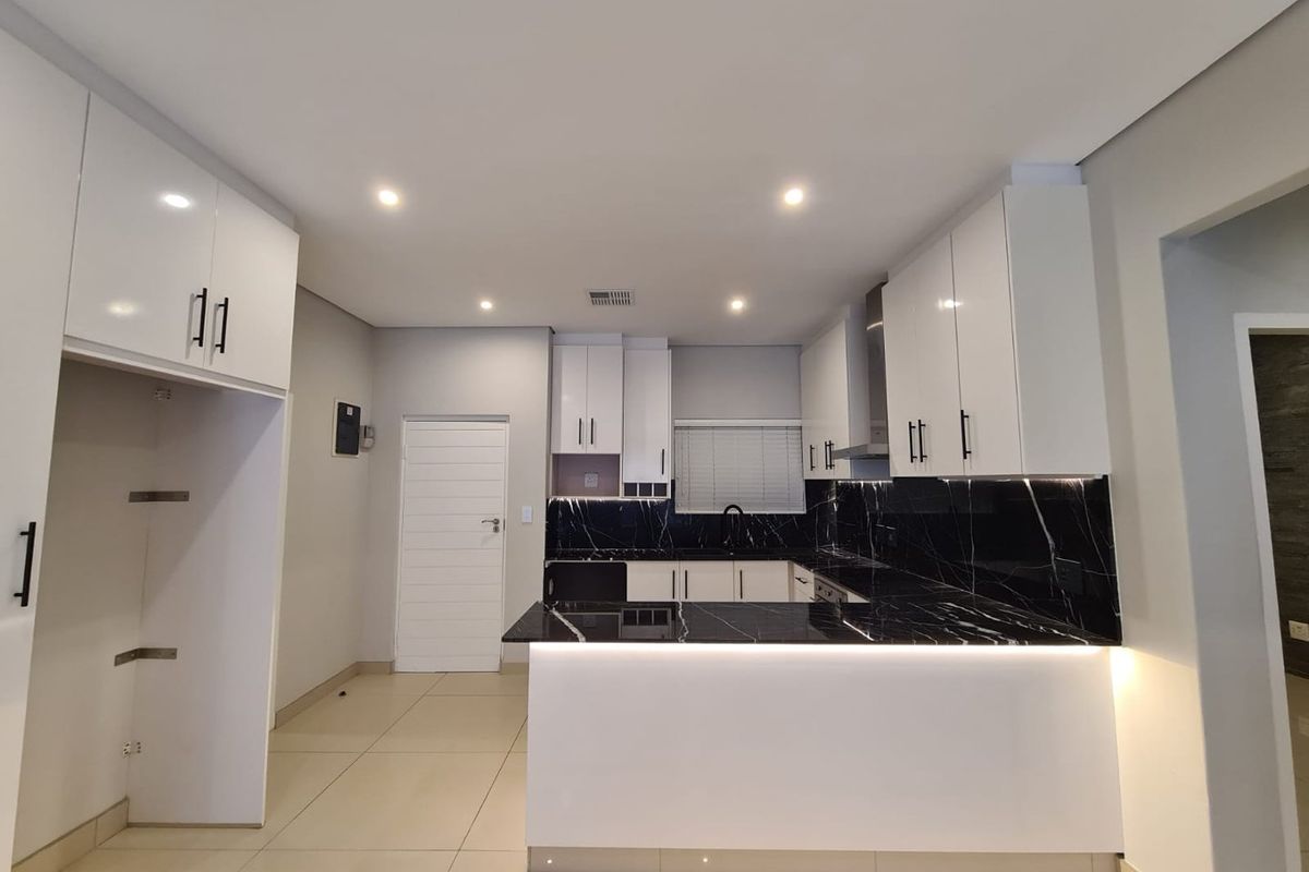Renovated Garden Apartment in a Secure Izinga Estate for rent. - Photo 4