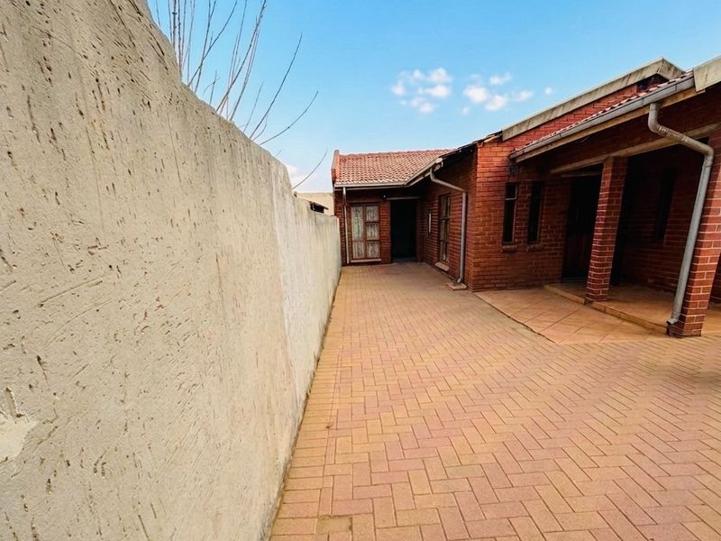 WELL PRICED PROPERTY FOR SALE - Photo 1
