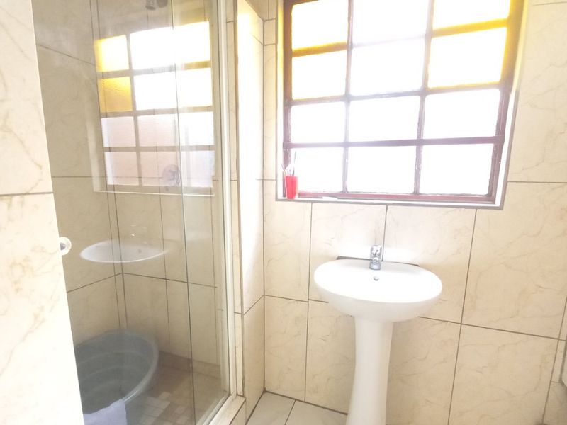 7 Bed House in Actonville for Sale - Photo 8