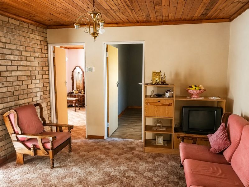 3 Bedroom House For Sale in Schauderville - Photo 8
