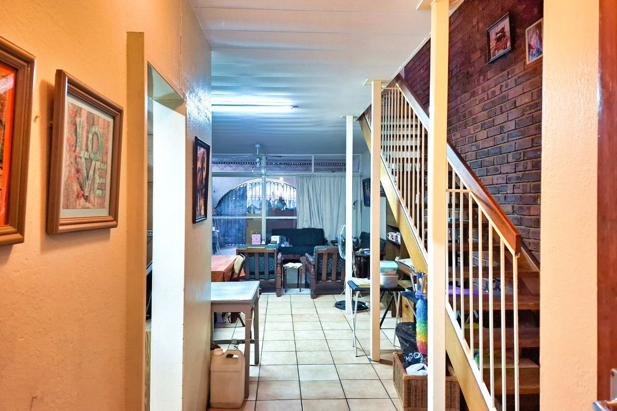 Charming Double-Storey Family Home | 3 Bedrooms | Sinoville, Pretoria - Photo 3