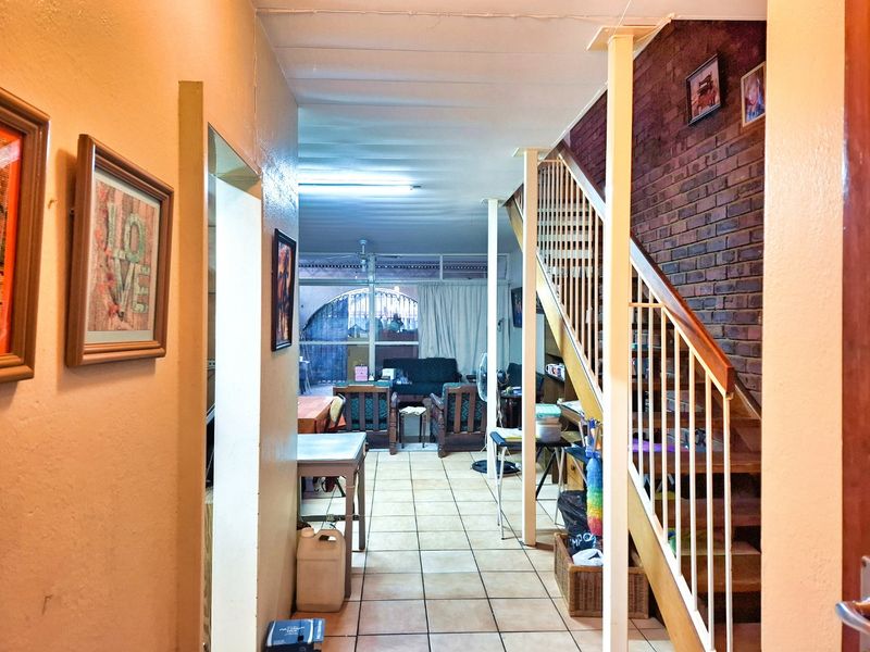 Charming Double-Storey Family Home | 3 Bedrooms | Sinoville, Pretoria - Photo 3