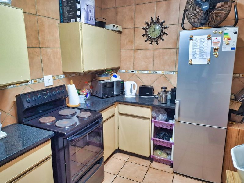 Charming Double-Storey Family Home | 3 Bedrooms | Sinoville, Pretoria - Photo 4