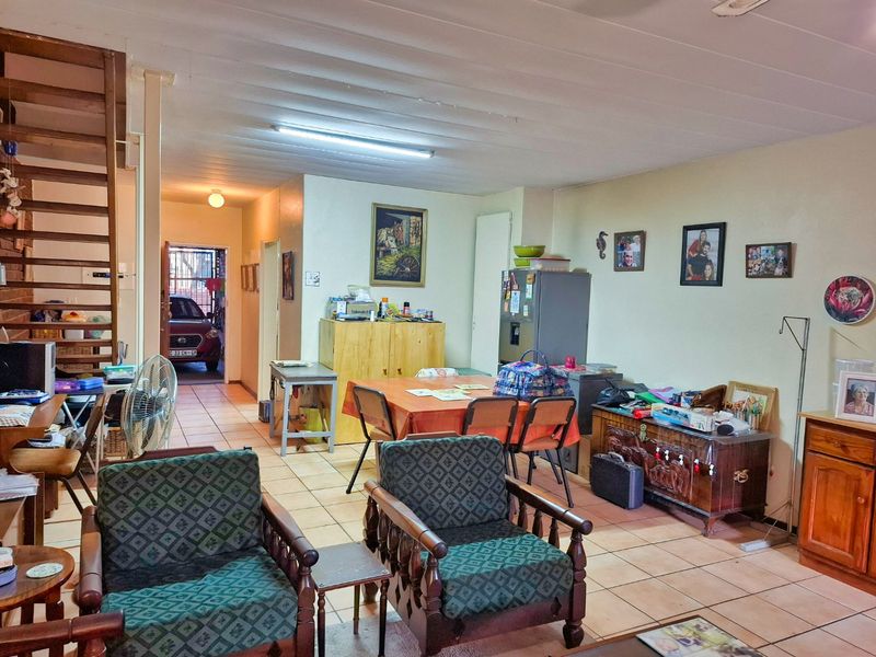 Charming Double-Storey Family Home | 3 Bedrooms | Sinoville, Pretoria - Photo 9