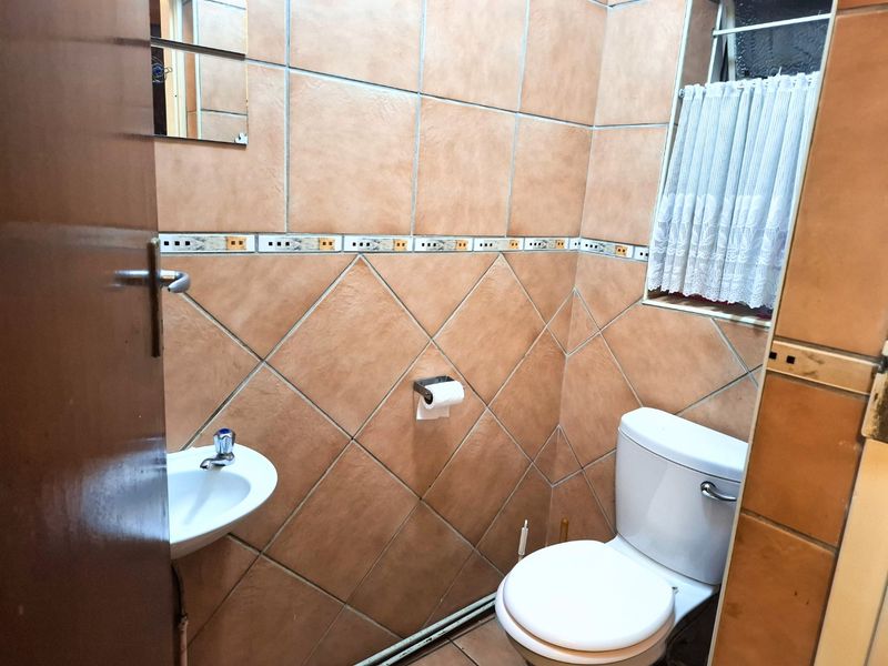 Charming Double-Storey Family Home | 3 Bedrooms | Sinoville, Pretoria - Photo 6