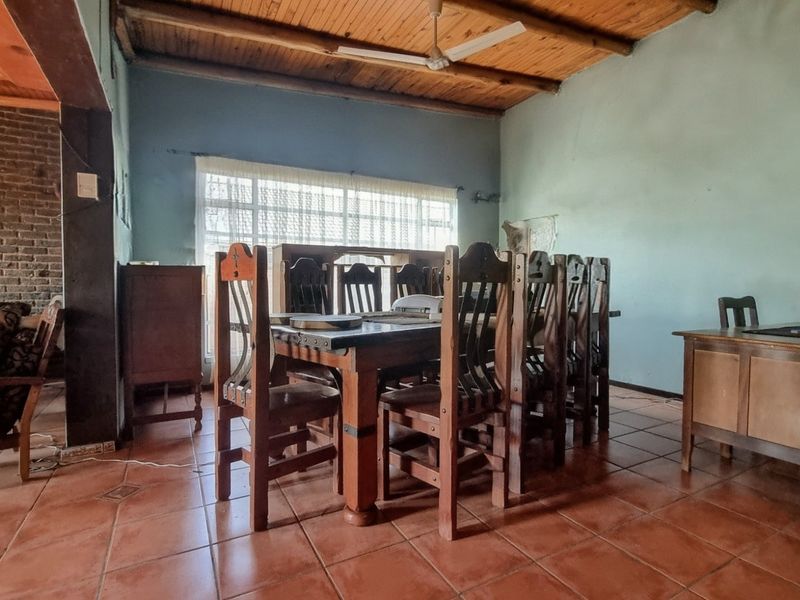 Well-Sized Three-Bedroom Home with Pool Lapa and Workshop - Photo 5