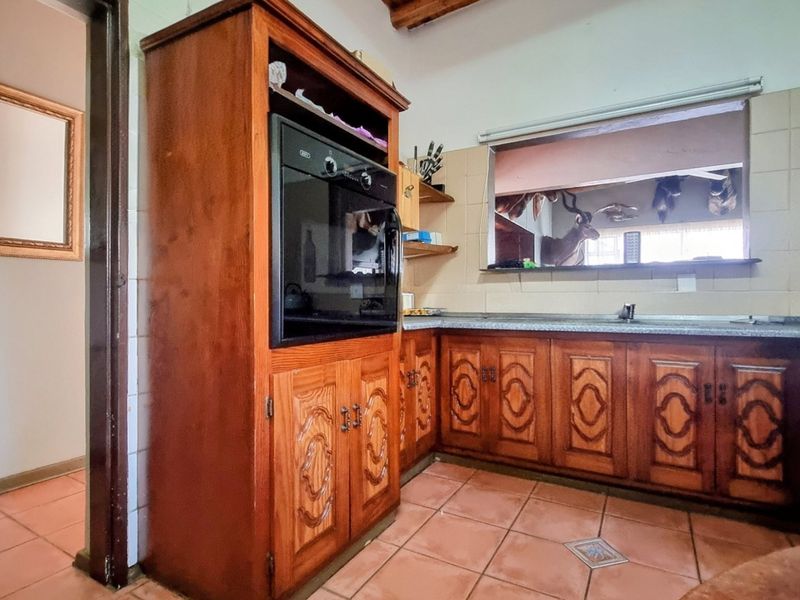Well-Sized Three-Bedroom Home with Pool Lapa and Workshop - Photo 2