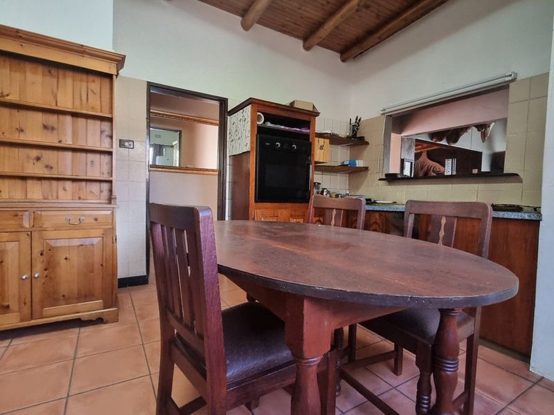 Well-Sized Three-Bedroom Home with Pool Lapa and Workshop - Photo 10