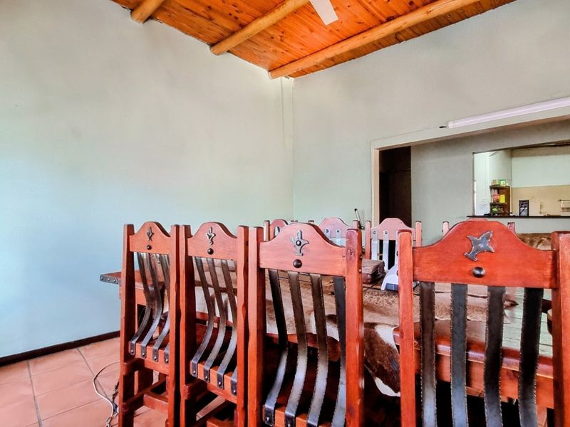 Well-Sized Three-Bedroom Home with Pool Lapa and Workshop - Photo 6