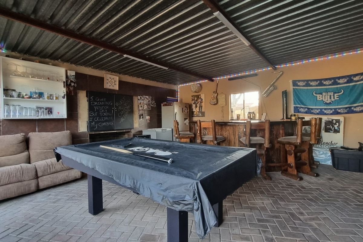 Generous Four-Bedroom Home with Entertainment Area, Pool and 2 Lapas - Photo 2