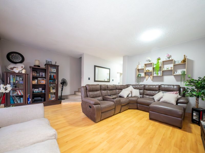 Stylish Duplex with Private Garden in Sought After Bedford Gardens - Photo 7