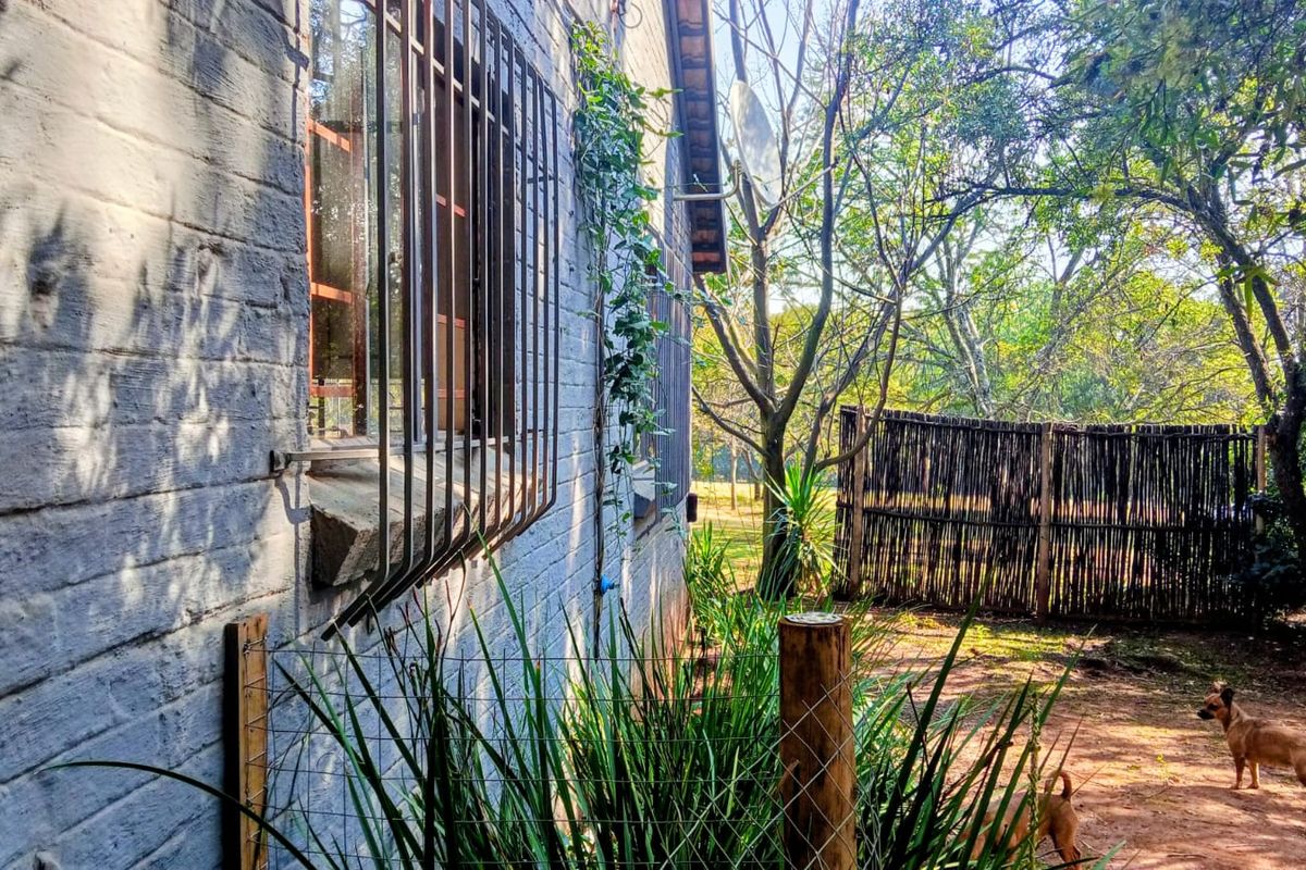 Wake Up to Nature Every Day – Charming 2-Bedroom Home on a Beautiful Agricultural Holding!"  R7800-00 per month - Photo 3