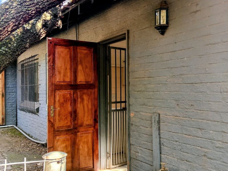 Wake Up to Nature Every Day – Charming 2-Bedroom Home on a Beautiful Agricultural Holding!"  R7800-00 per month - Photo 10