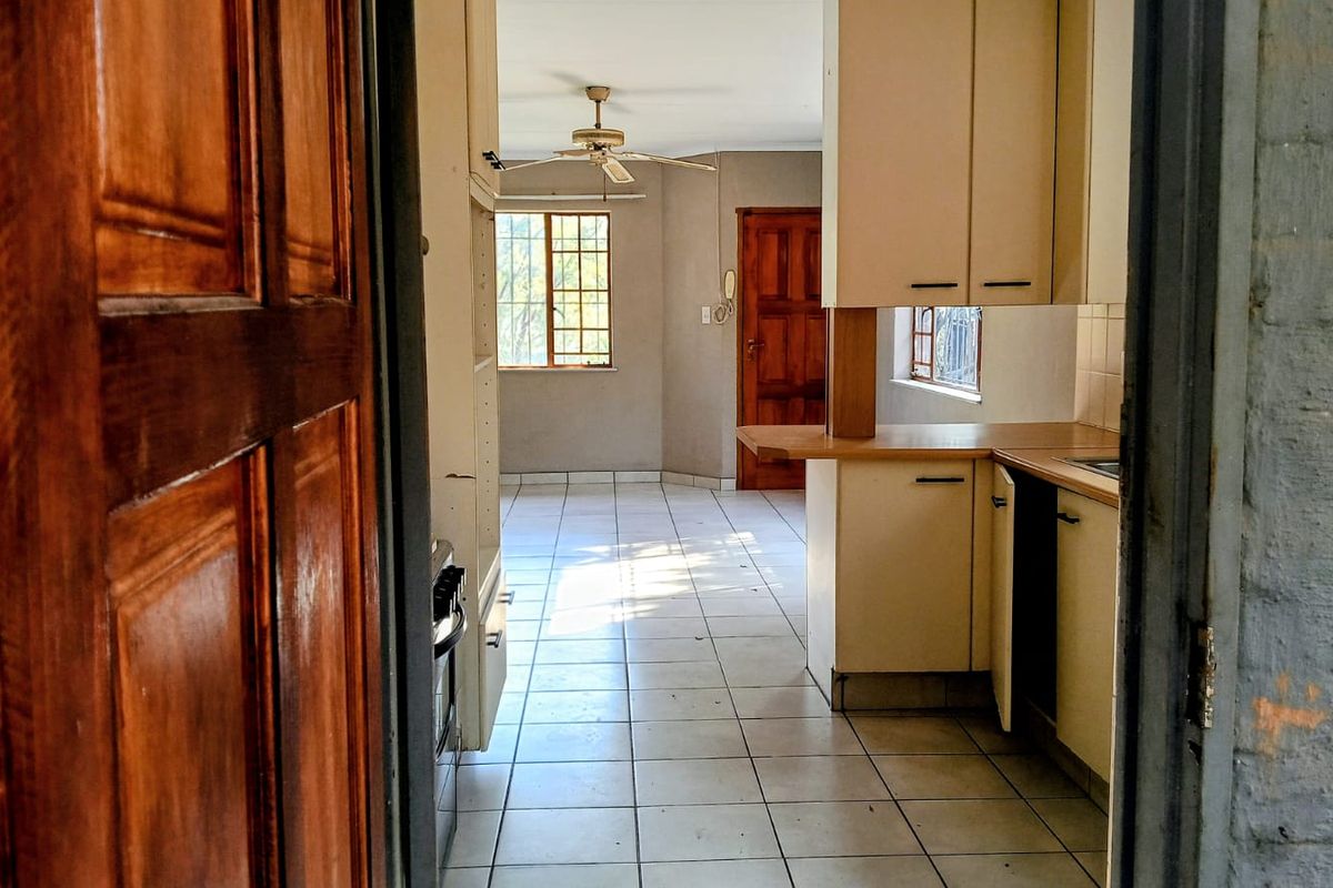 Wake Up to Nature Every Day – Charming 2-Bedroom Home on a Beautiful Agricultural Holding!"  R7800-00 per month - Photo 5