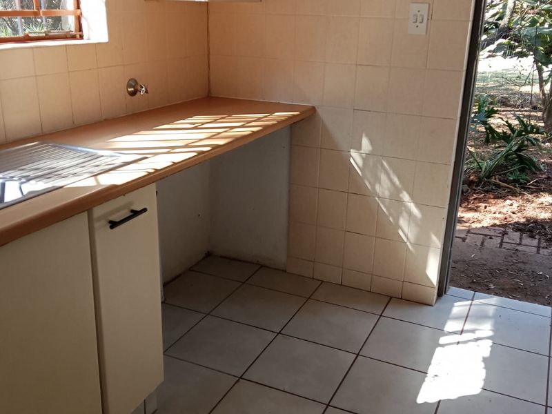 Wake Up to Nature Every Day – Charming 2-Bedroom Home on a Beautiful Agricultural Holding!"  R7800-00 per month - Photo 6