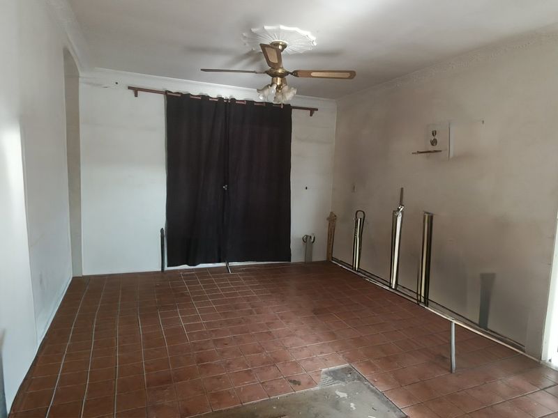 Cozy 2-Bedroom House for Sale – Lentegeur - Photo 4
