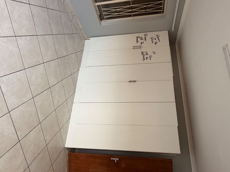 Lovely 2-Bedroom House To Rent – Oakfields   Looking for a safe, comfortable home in a fantastic location? This lovely 2-bedroom house is perfectly situated close to Pick n Pay Oakfields, schools, and all essential amenities, making everyday living convenient and stress-free.  Property Features:  Spacious bedrooms Extra room that can easily be converted into a 3rd bedroom, home office, or playroom Covered parking Pet-friendly Safe and secure property Prime location close to Pick n Pay Oakfields and nearby schools  This home offers the perfect combination of comfort, convenience, and security—ideal for families or anyone looking for extra space.  Don’t miss out! Contact me today to arrange a viewing. - Photo 7