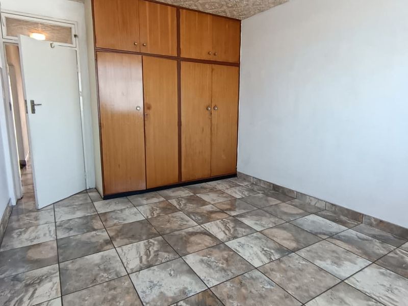 2 Bed Affordable Apartment with Great Potential - Photo 8